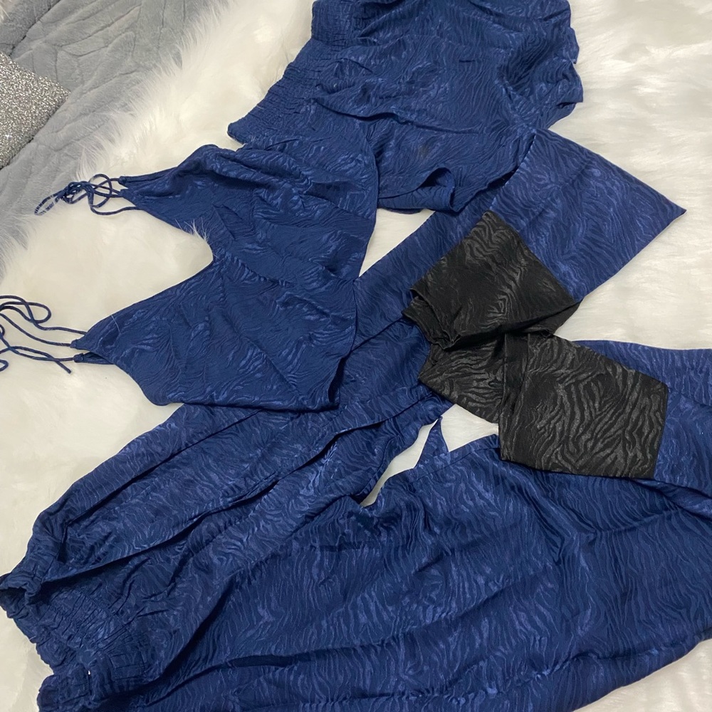 Victoria Secret 3 piece pijama set.